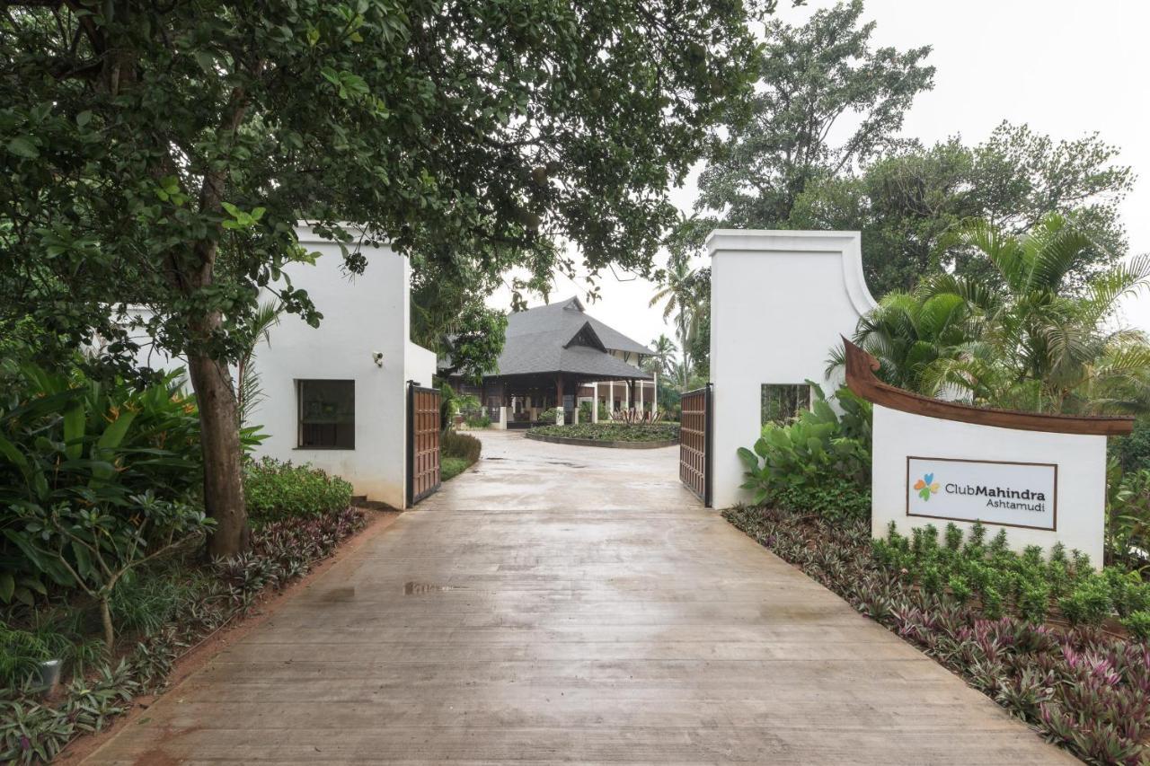 阿许塔穆迪马辛德拉俱乐部酒店 Nīndakara 外观 照片